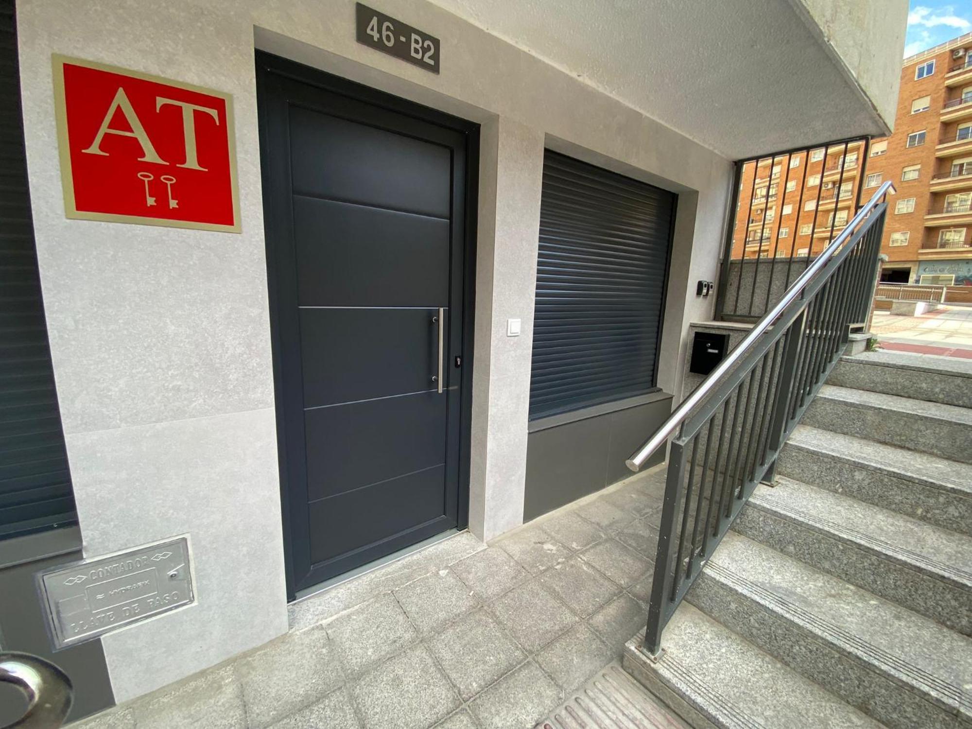 E&r-2 Plaza Espana Apartment