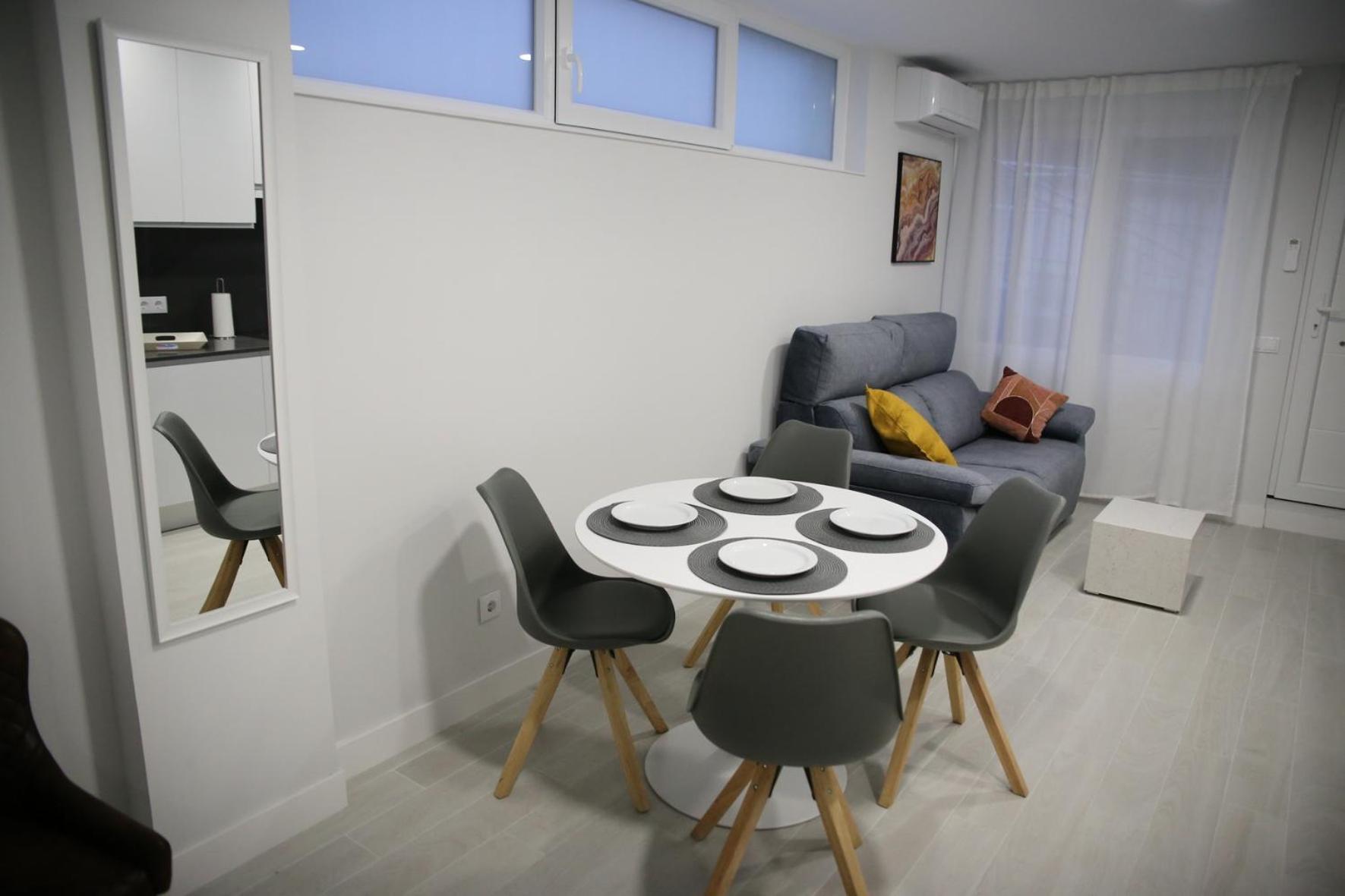E&r-2 Plaza Espana Apartment